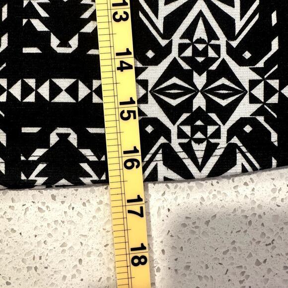 Charlotte Russe Skirt Women’s Medium Y2K Black White Geometric Flare Mini - Picture 6 of 6